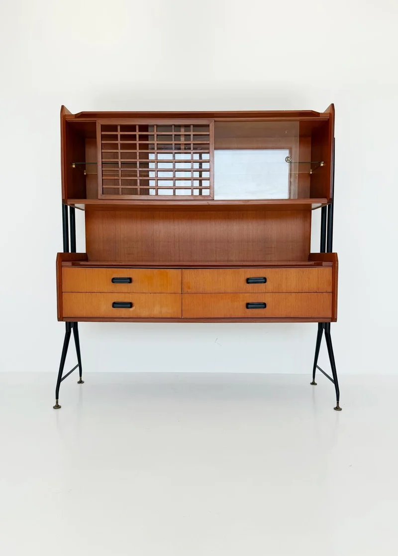 Mobile in teak