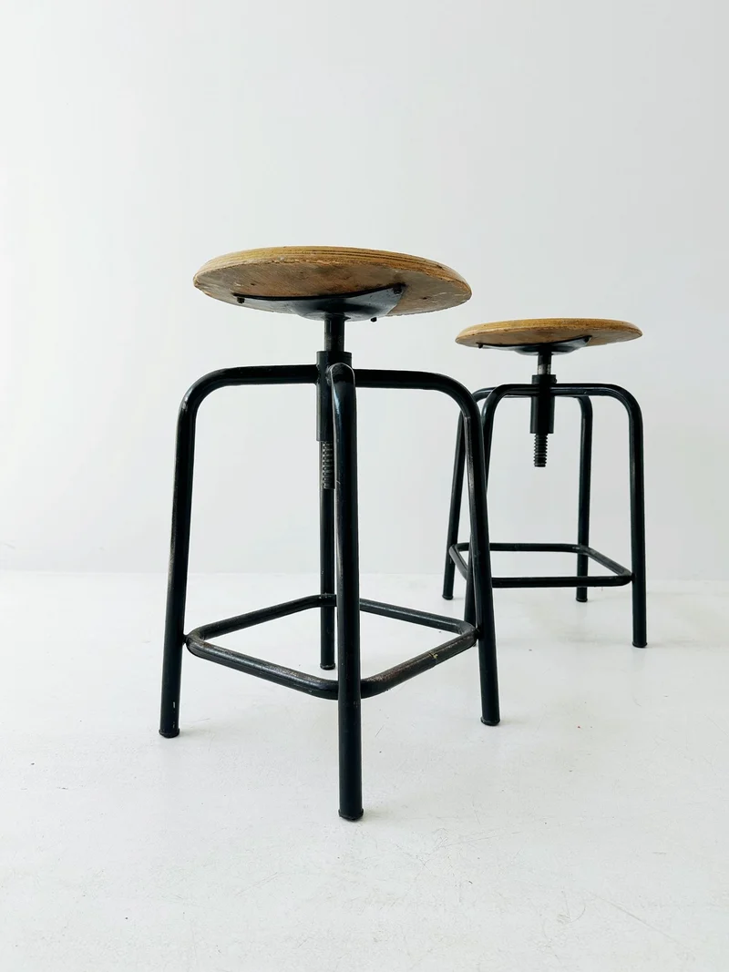 Coppia sgabellini industriali