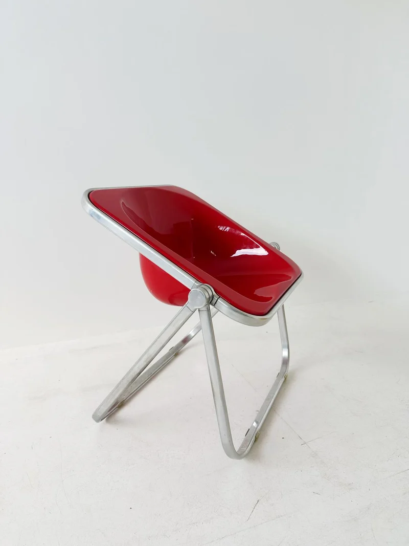 Poltrona Plona, design by Giancarlo Piretti per Anonima Castelli