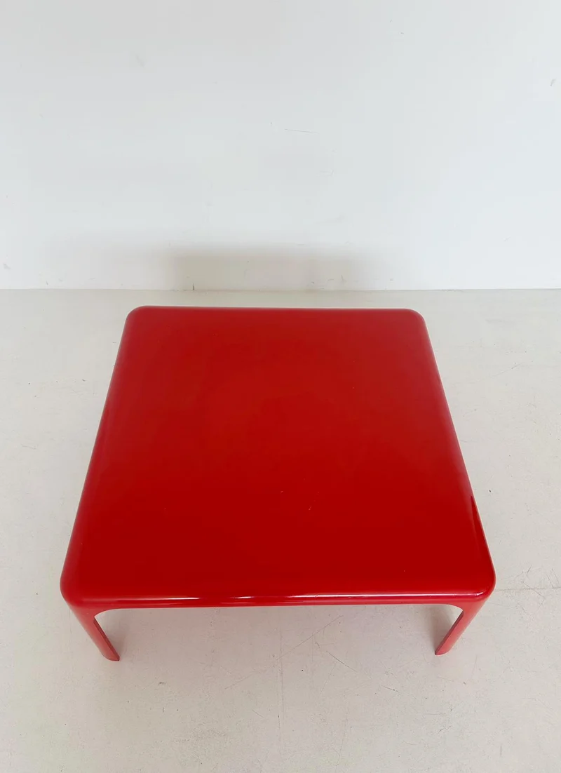 Tavolino Demetrio 70 di Vico Magistretti per Artemide, Italia