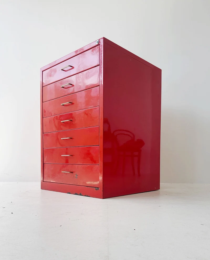 Cassettiera in ferro rosso