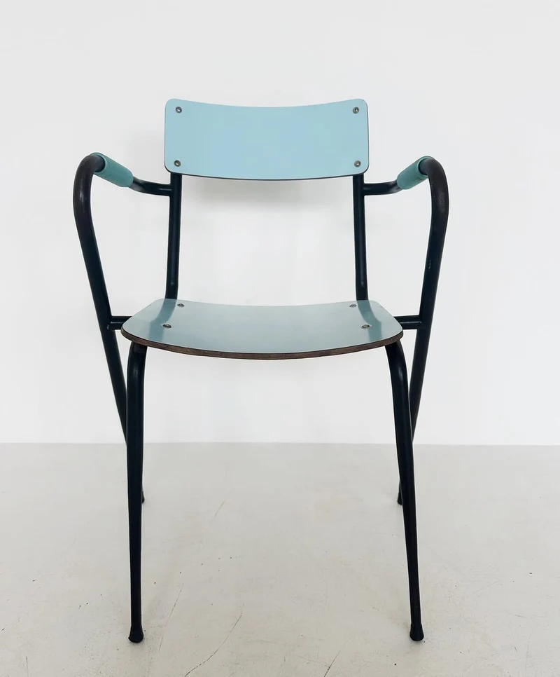 Sedia in formica con braccioli