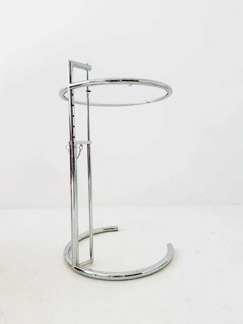 Tavolino regolabile E1027 designed by Eileen Gray