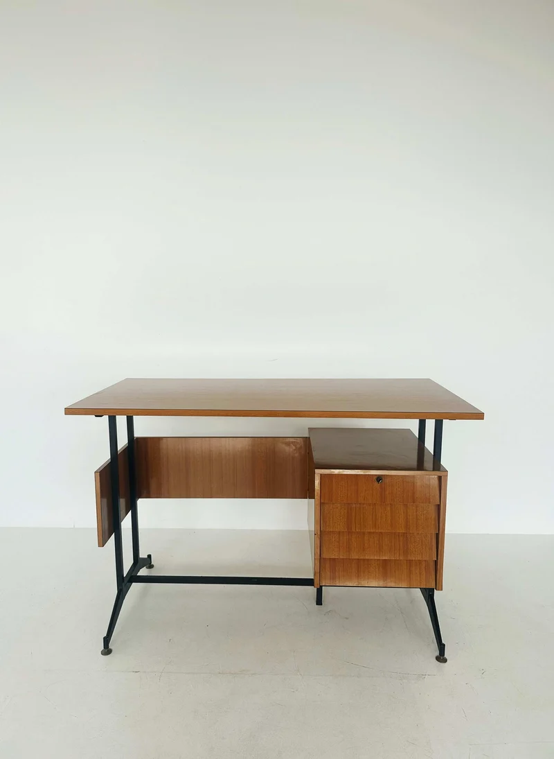 Scrivania in formica anni '60 con cassetti