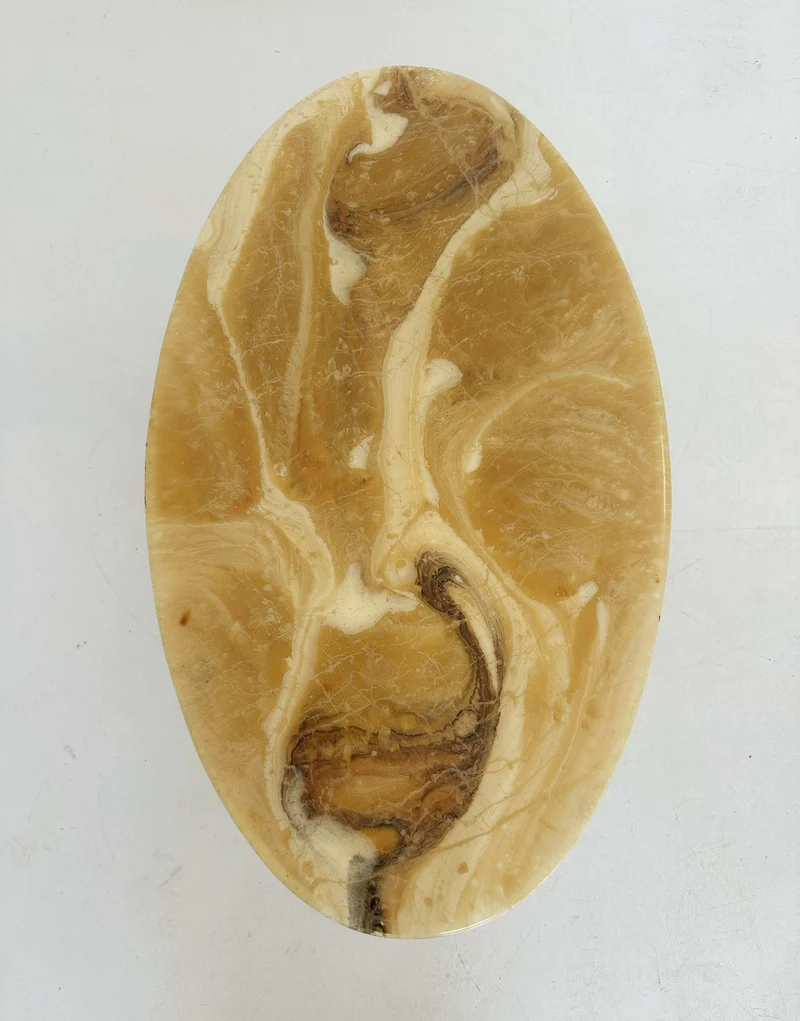 Tavolino con piano finto marmorizzato gambe in metallo verniciato