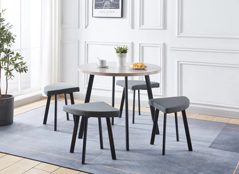 Set tavolo da pranzo in legno grigio chiaro con 4 sgabelli grigi IRINA