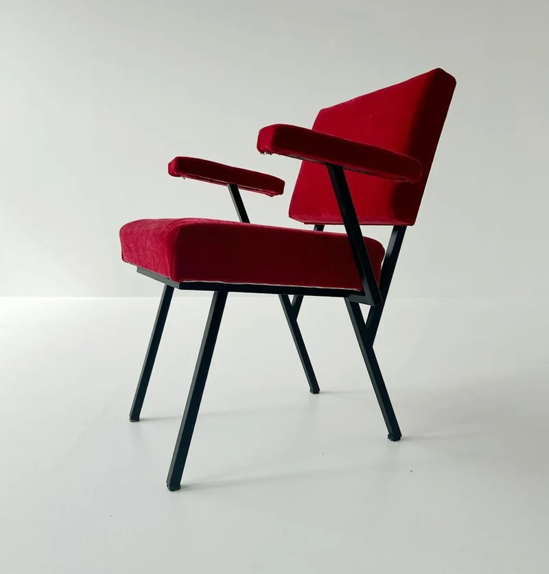 Poltroncina rossa