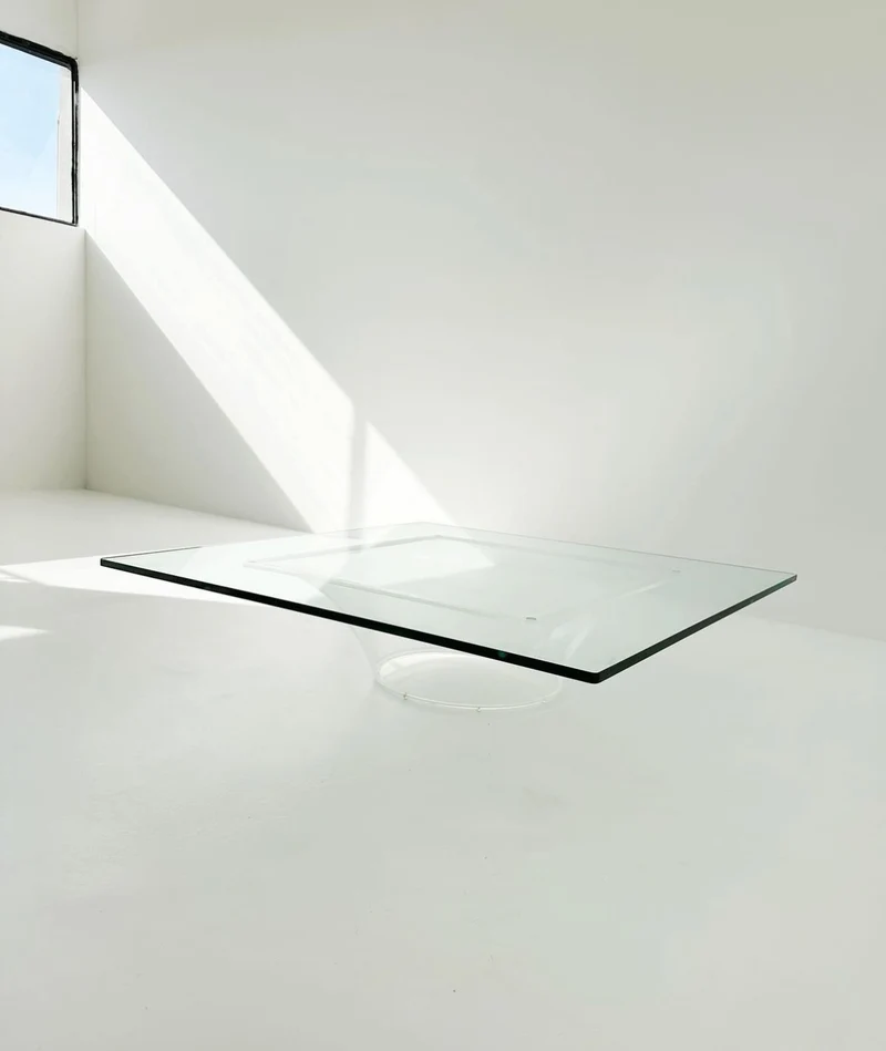 Tavolino in plexiglass e cristallo