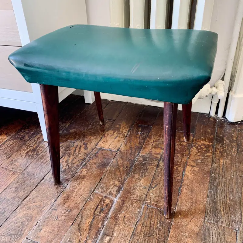 Sgabello vintage in legno con seduta in pelle verde petrolio - Italia 1960