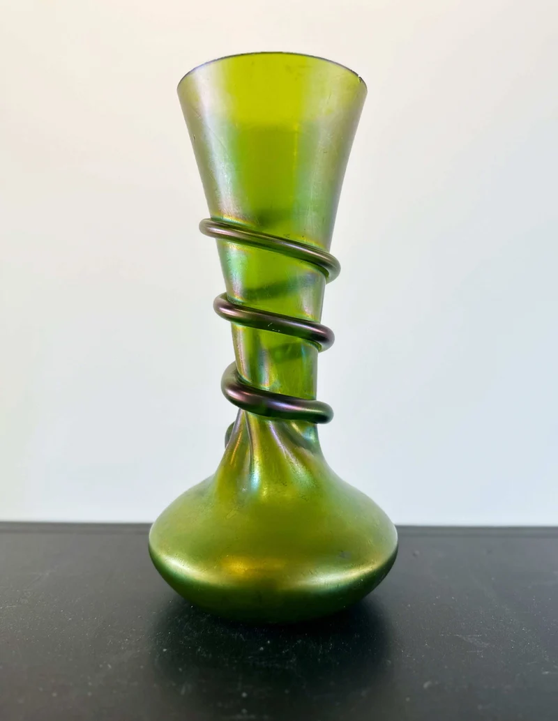 Vaso con serpente