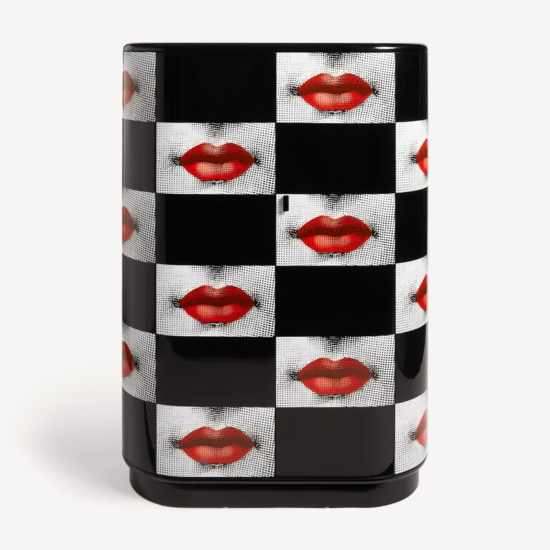 Curved cabinet Kiss
