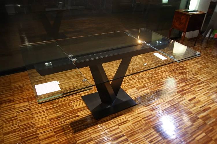 Tavolo allungabile da soggiorno Minosse By Naos in cristallo prezzo scontato outlet