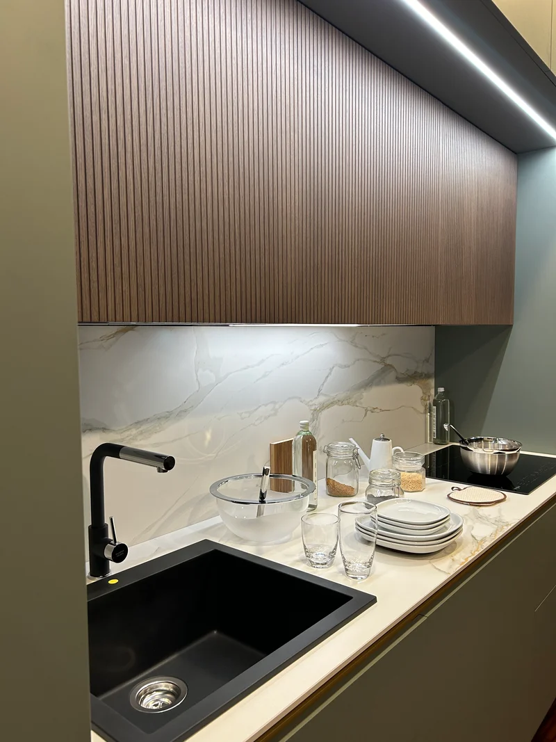 Cucina Moderna Artigianale Lineare Made in Italy Pet Verde Ceramica Calacatta ORO - Offerta Outlet Imperdibile!