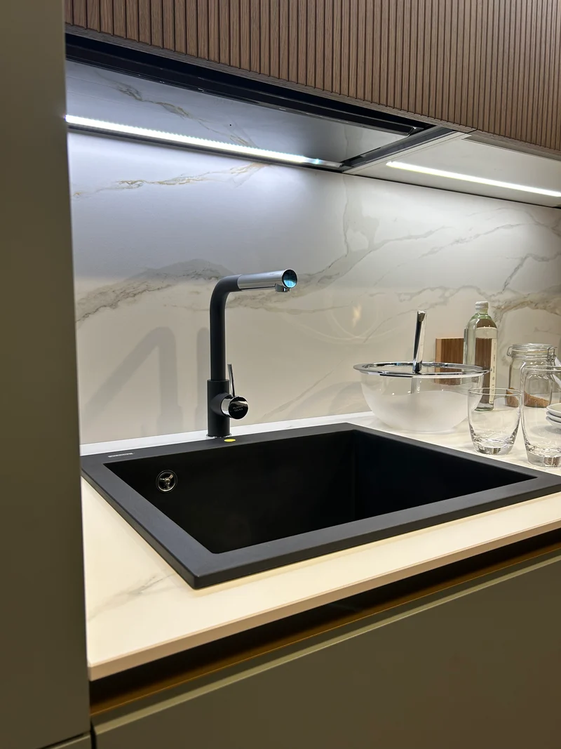 Cucina Moderna Artigianale Lineare Made in Italy Pet Verde Ceramica Calacatta ORO - Offerta Outlet Imperdibile!