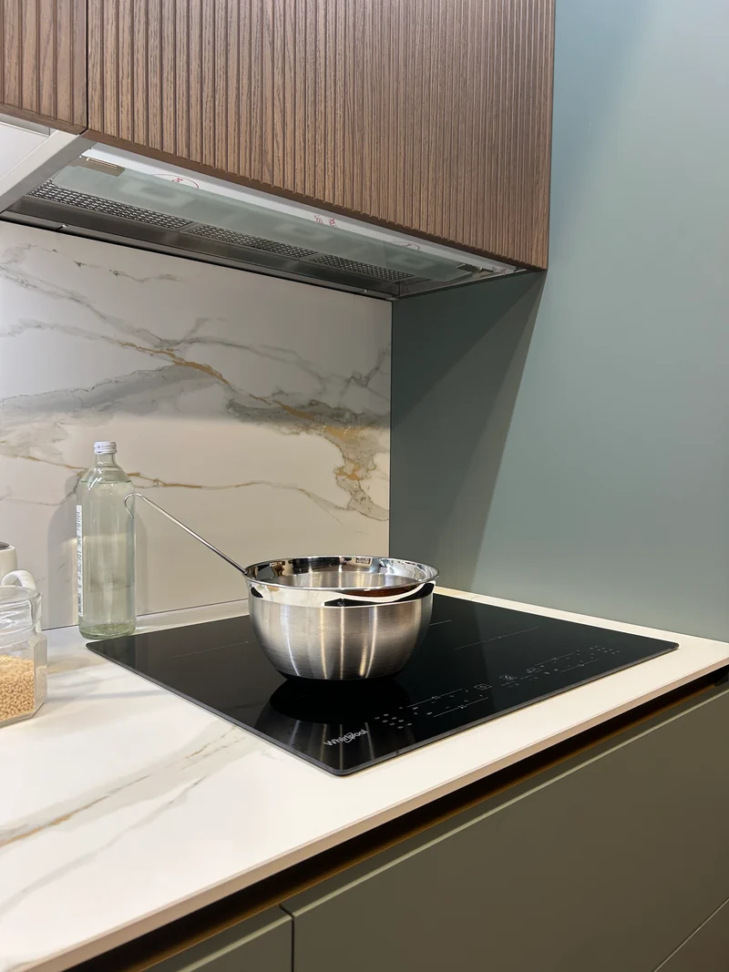 Cucina Moderna Artigianale Lineare Made in Italy Pet Verde Ceramica Calacatta ORO - Offerta Outlet Imperdibile!