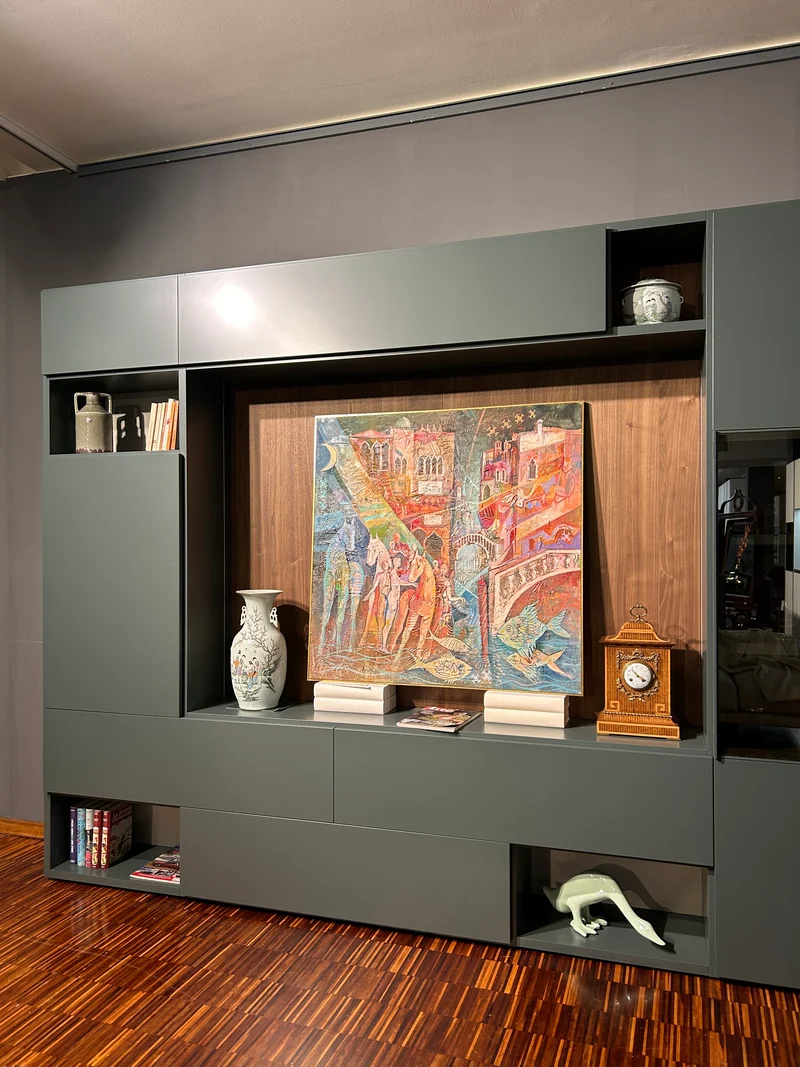 Parete attrezzata "Living system 2024" By Novamobili laccata verde prezzo Scontata Outlet