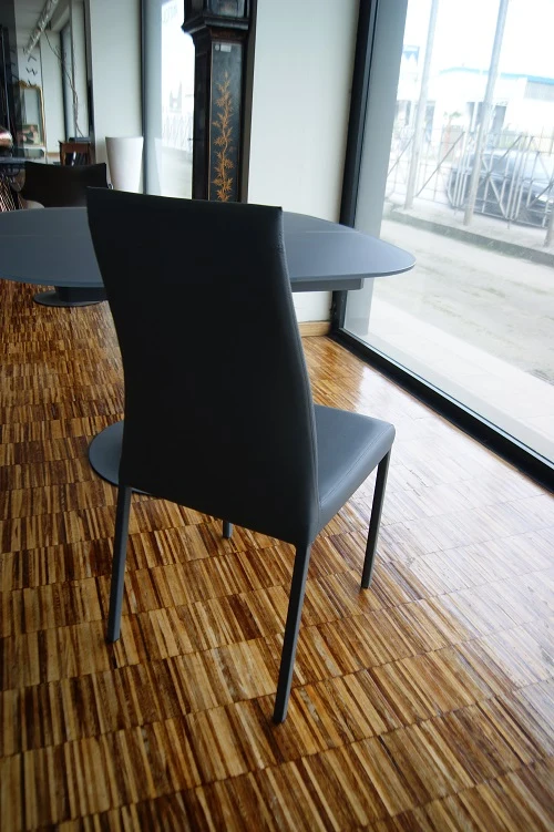 Gruppo 4 Sedie "Blitz" By Ozzio in ecopelle colore grafite a prezzo scontato Outlet offerta