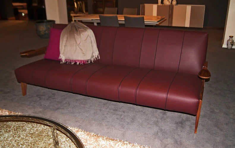 Divano moderno design "Italo" By Vibieffe in pelle martellata Scontato Outlet
