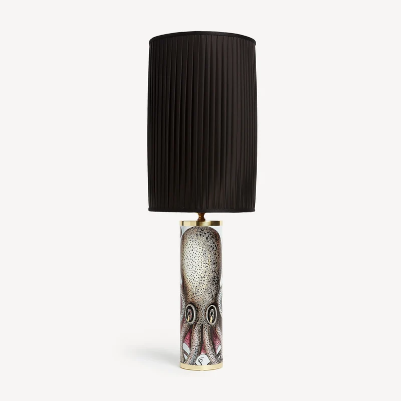 Cylindrical pleated lampshade