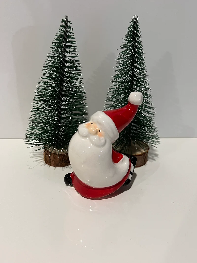 Babbo Natale pattinatore in ceramica