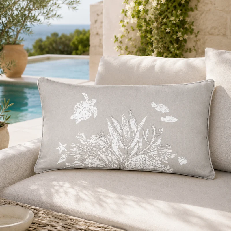 Cuscino da esterno con ricamo marino su fondo naturale 40x60 cm – Azuria