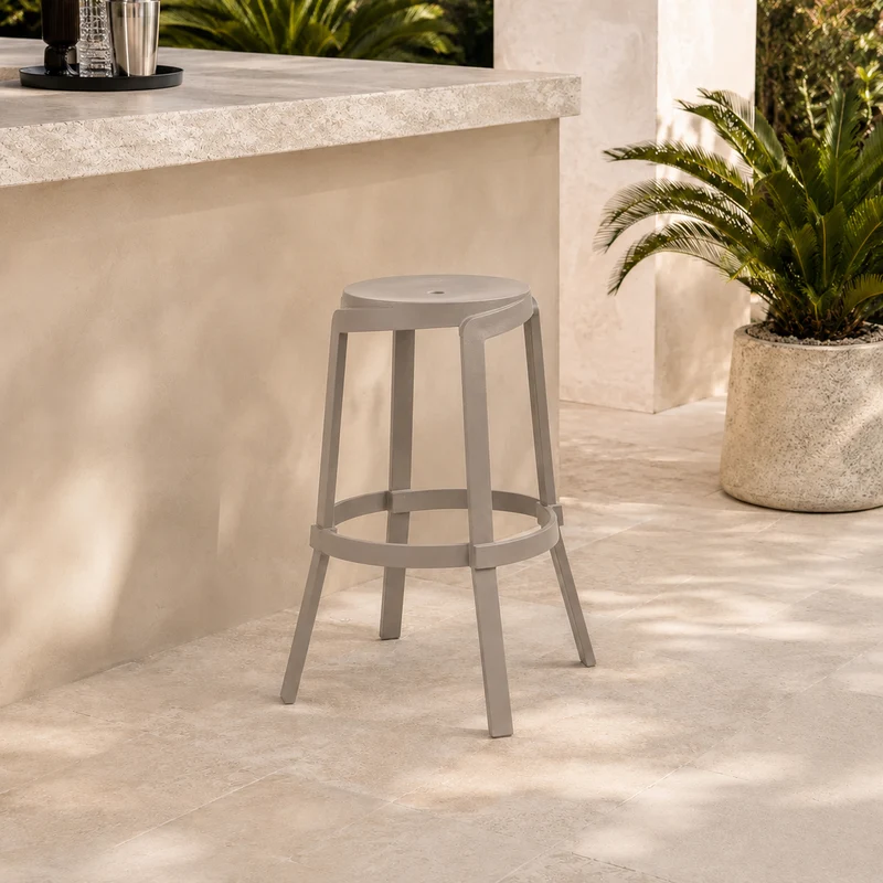 Sgabello alto da bar da giardino impilabile color terra – Stack Maxi