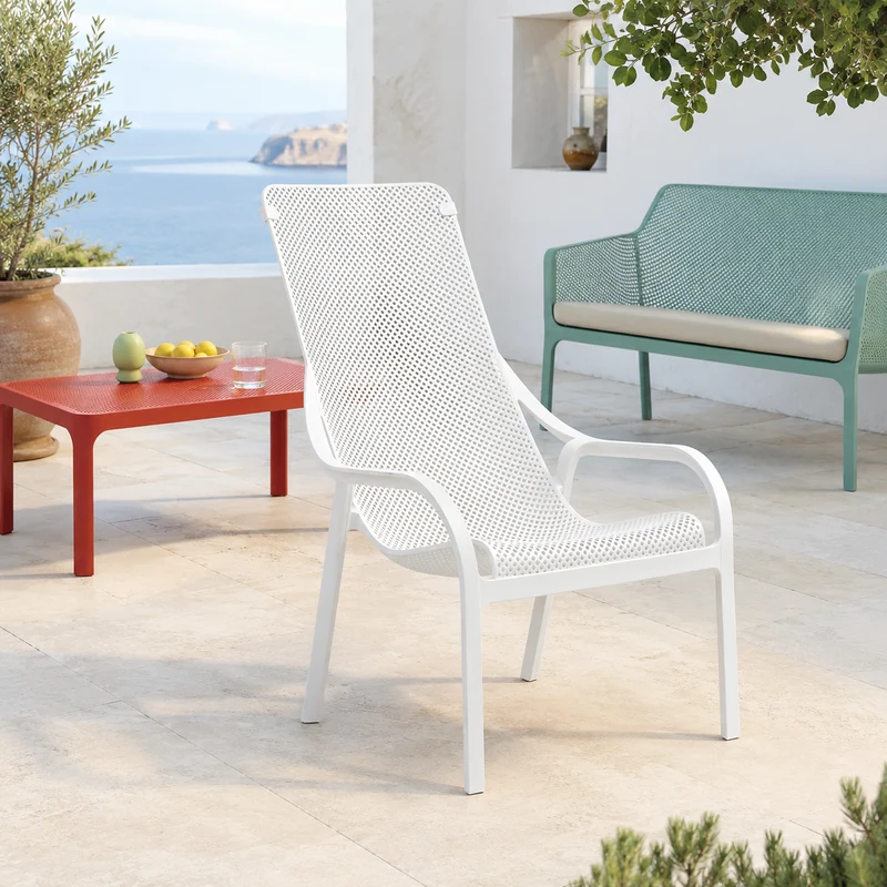 Poltrona lounge da giardino in resina bianca impilabile 61,5x90 cm – Net Lounge