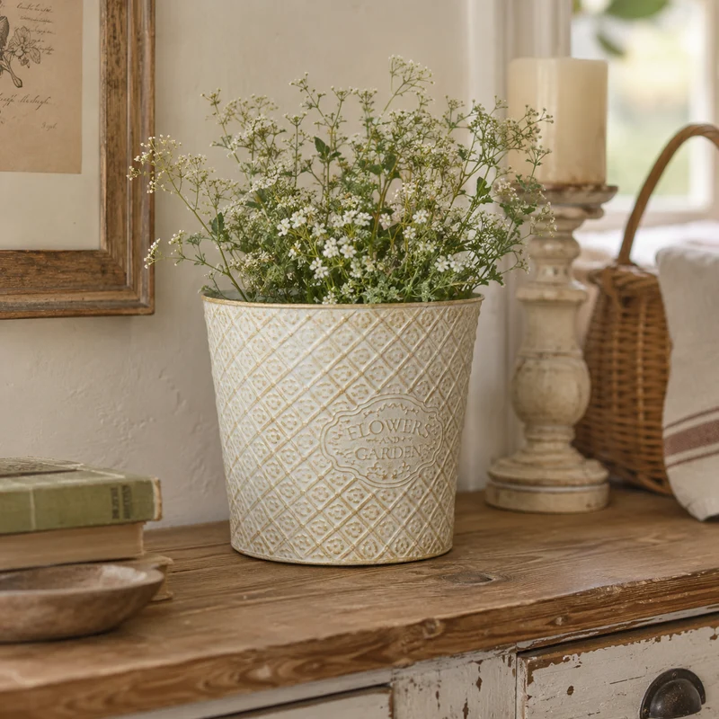 Cache-pot in metallo bianco con patina dorata misura large Ø 24,5 cm · H 22 cm – Tino