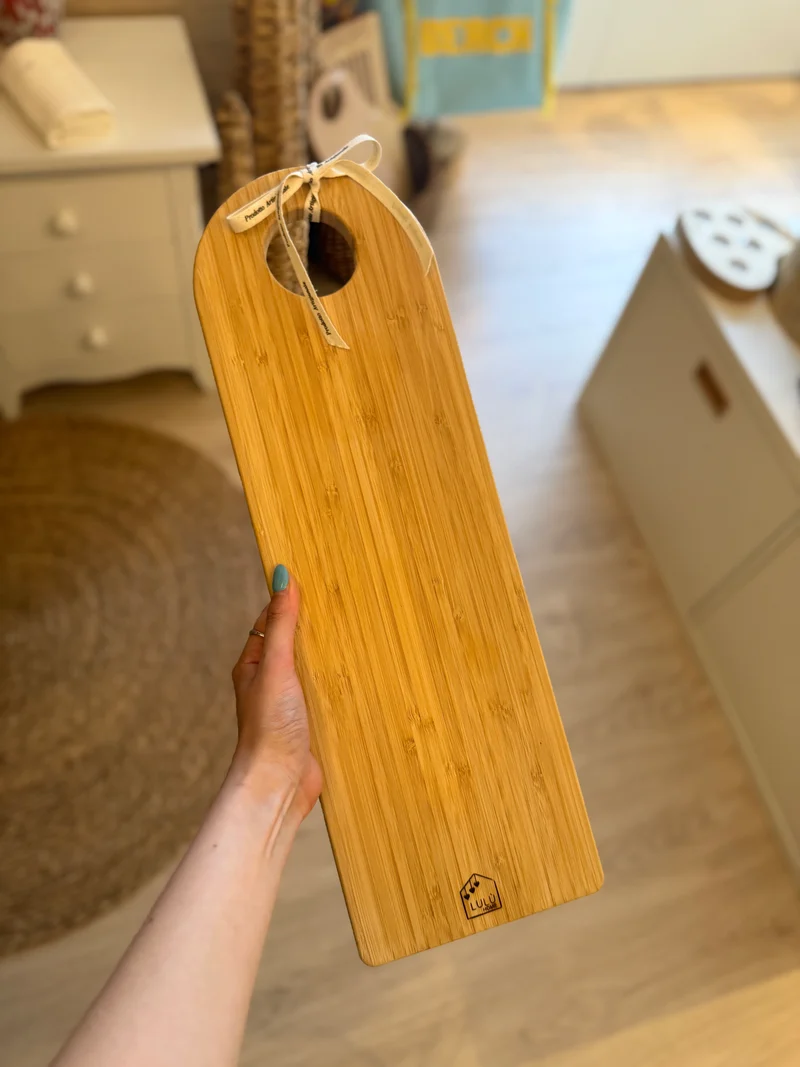 Tagliere lungo a forma di arco in legno di bambù tinta naturale