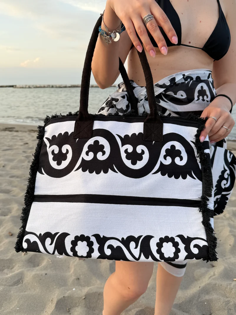 Borsa mare con pareo e pochette - Nerofiore
