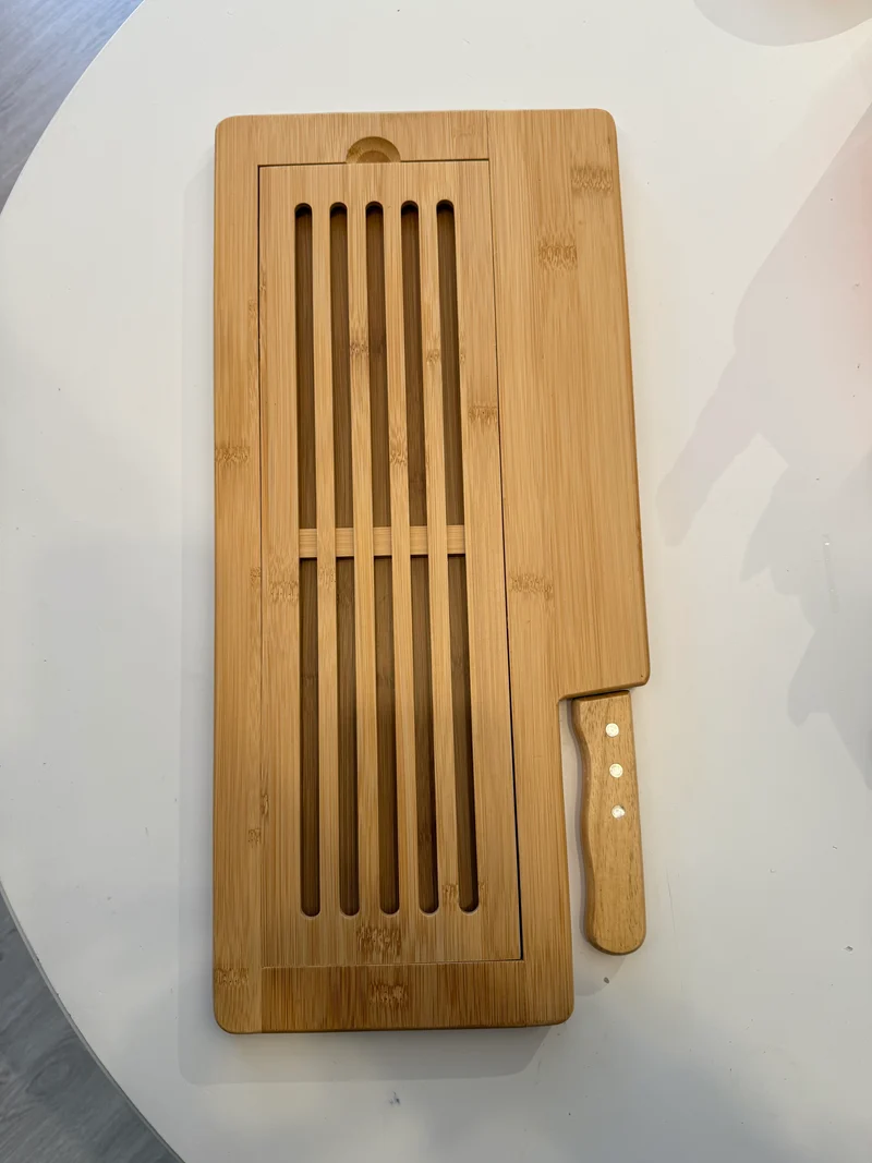 Tagliere per pane in bambù con coltello
