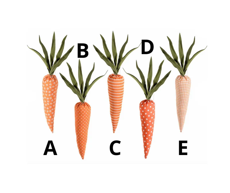 Decorazione in stoffa imbottita a carota da appendere