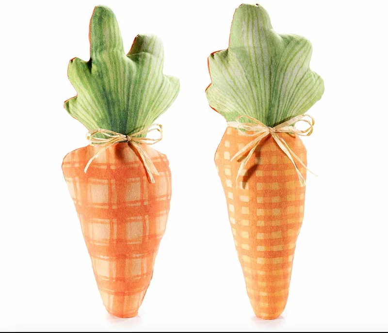 Cuscino in stoffa a carota con fiocco in rafia