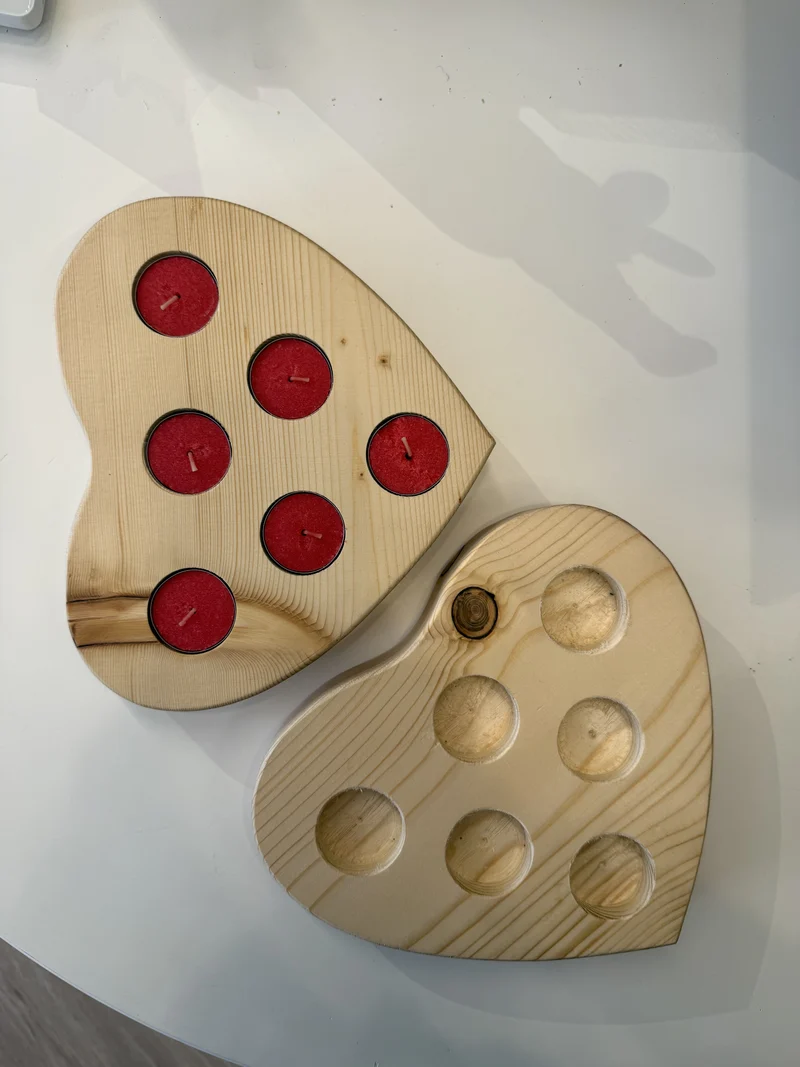 Cuore in legno per tealight in pino
