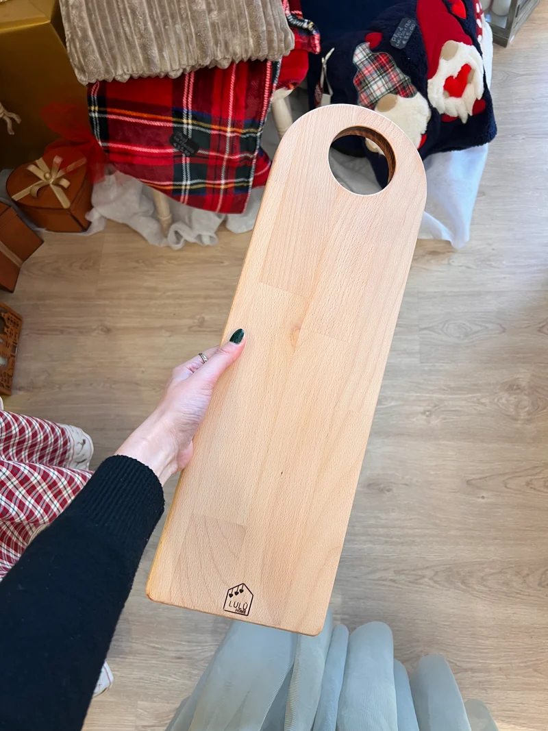 Tagliere lungo a forma di arco in legno di faggio