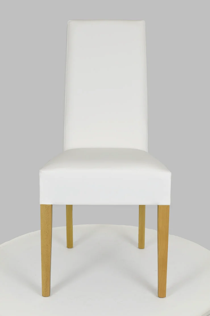 Sedia outlet modello 36 imbottita in finta pelle colore bianco gambe color rovere