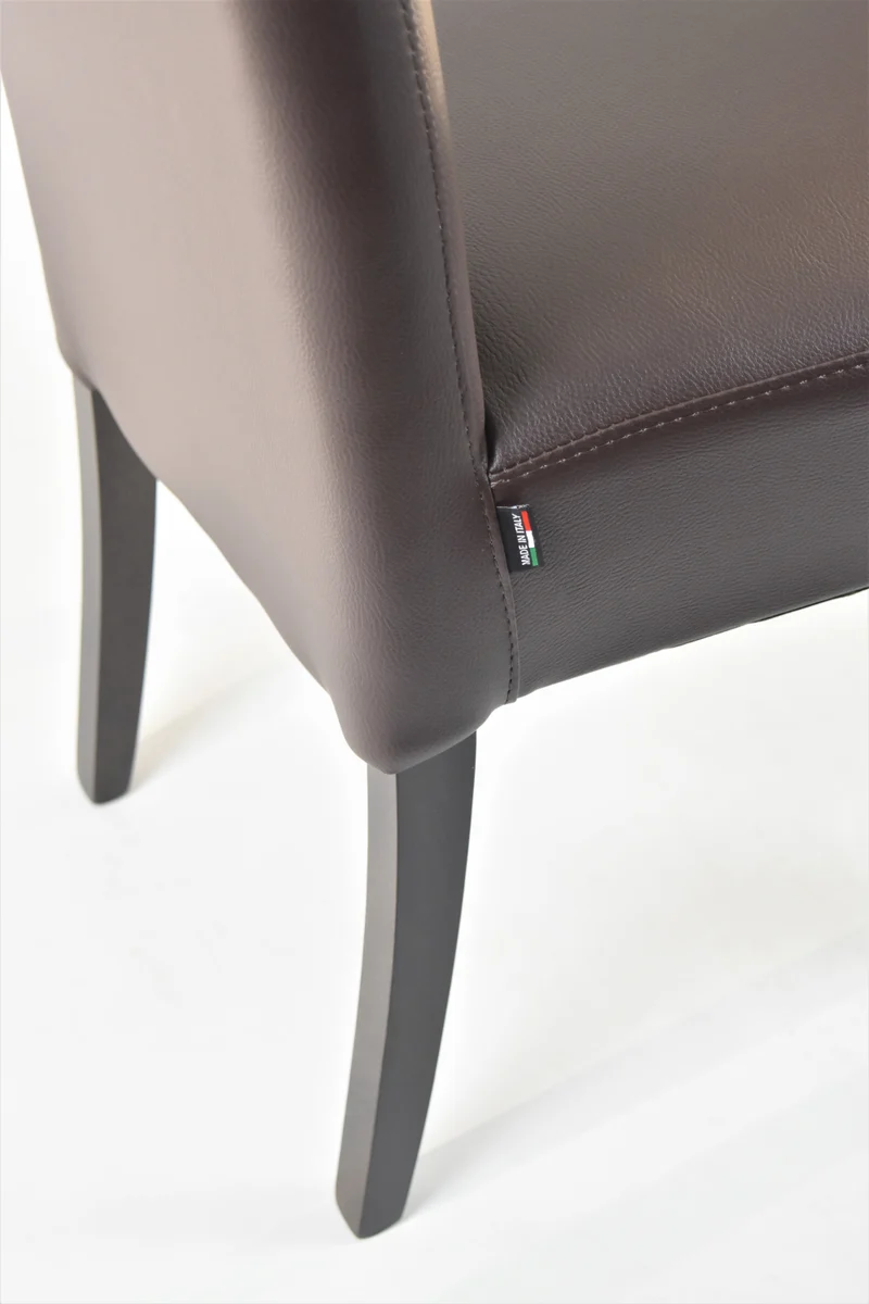 Sedia outlet modello 36 imbottita in finta pelle colore moka gambe color wengè