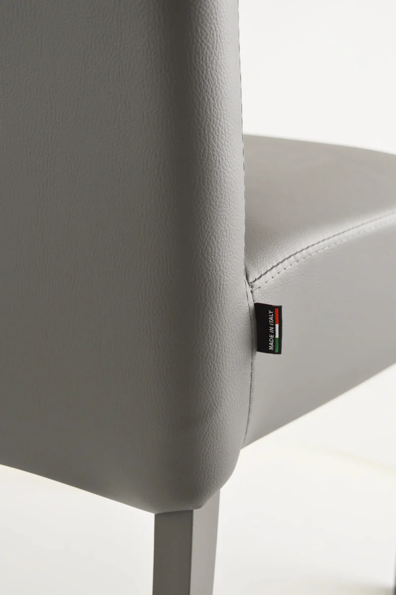 Sedia outlet modello 36 imbottita in finta pelle colore grigio scuro