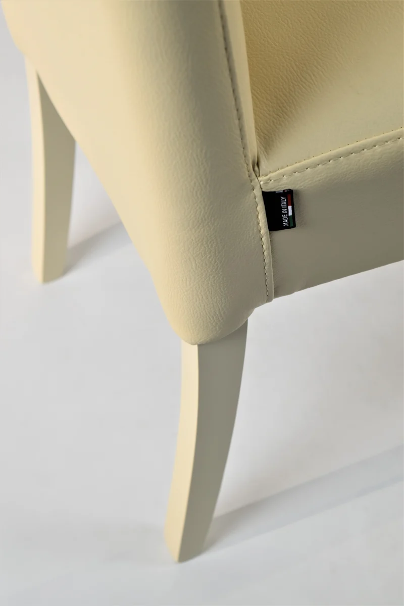 Sedia outlet modello 36 imbottita in finta pelle colore sabbia