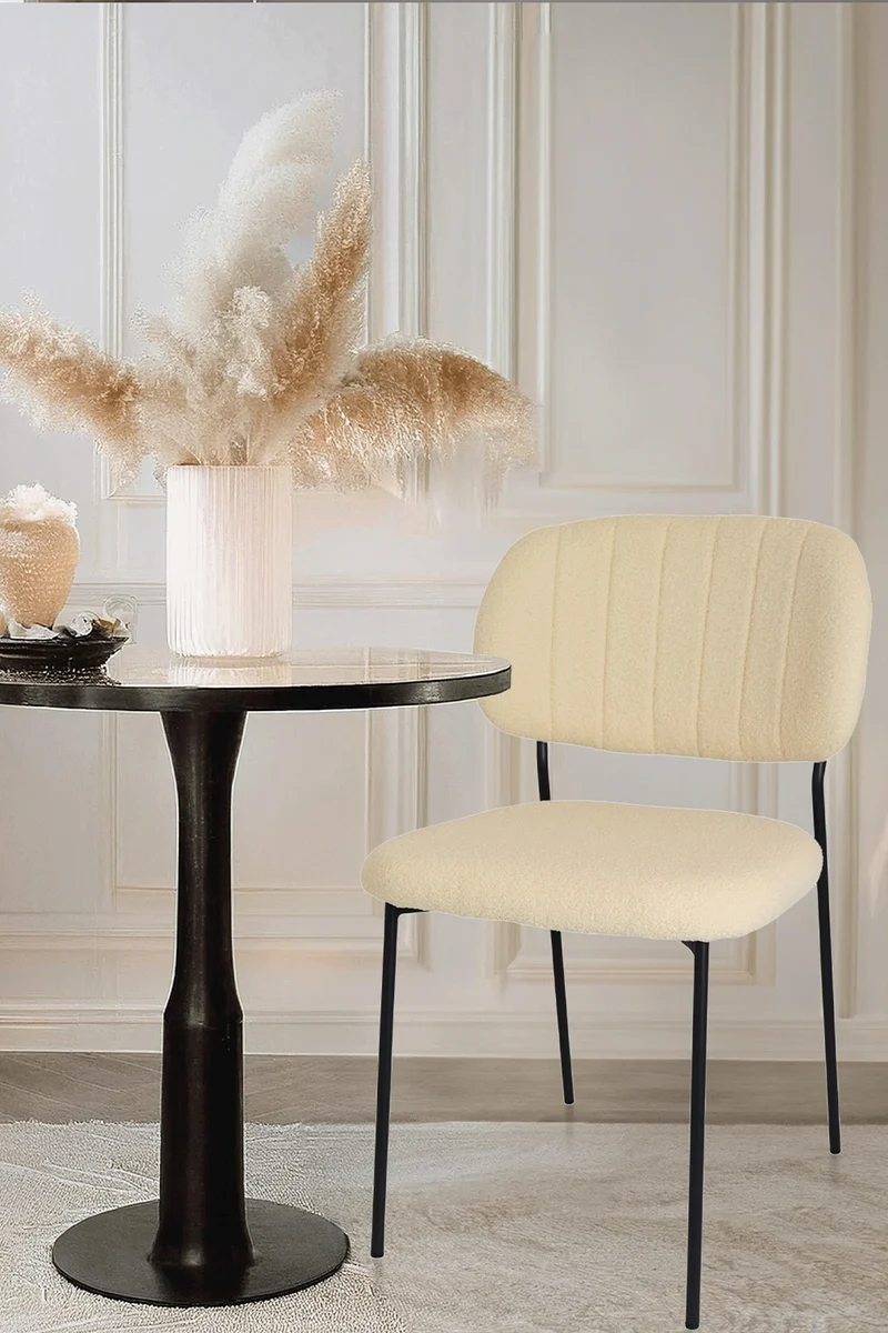 Sedia outlet modello 97 imbottita in tessuto bouclè colore beige