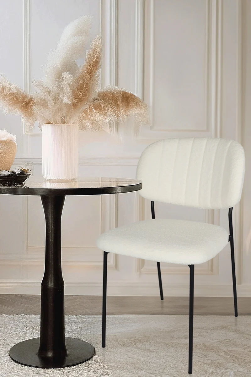 Sedia outlet modello 97 imbottita in tessuto bouclè colore bianco