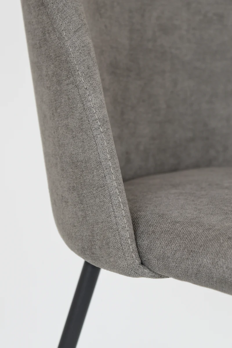 Sedia outlet modello 99 imbottita in tessuto color grigio cemento