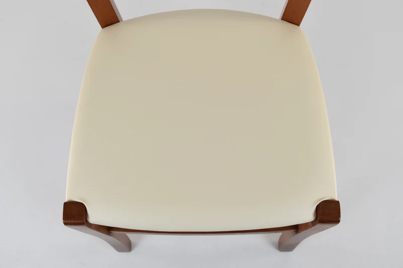 Sedia modello Venice con robusta struttura in Legno di faggio verniciato e seduta in ecopelle o tessuto