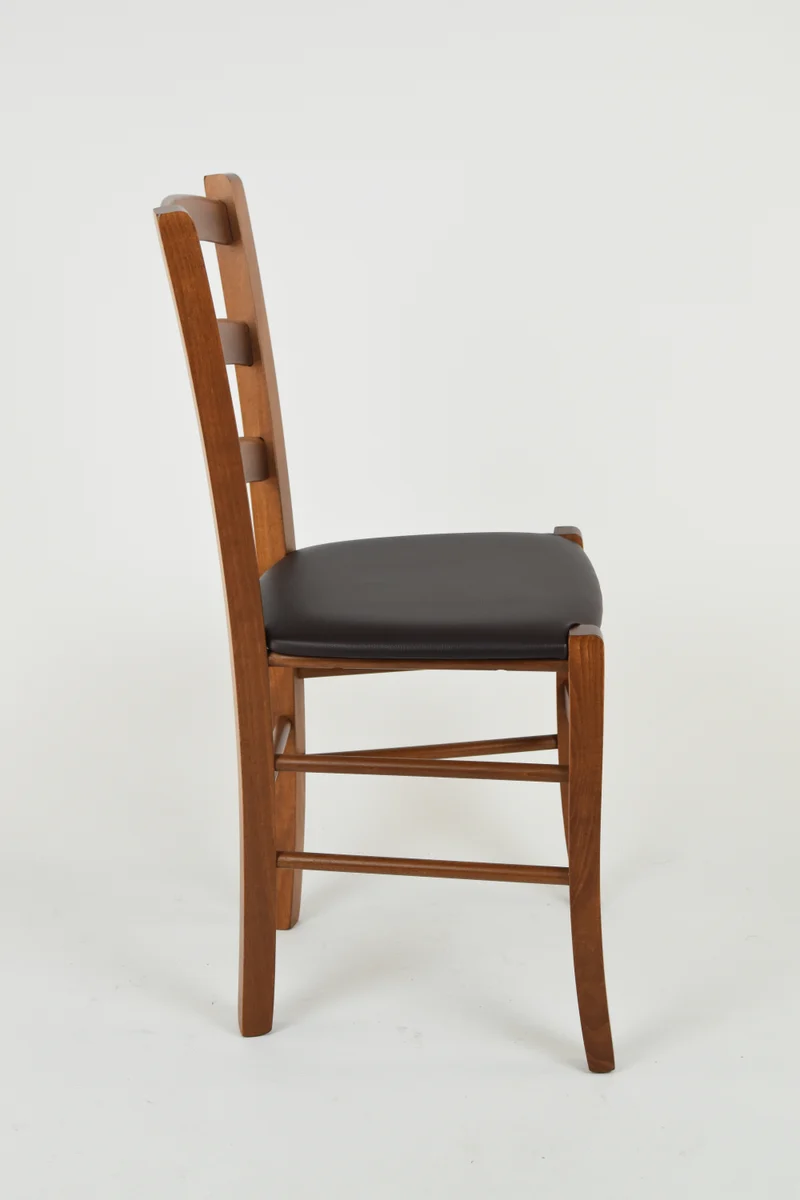 Sedia modello Venice con robusta struttura in Legno di faggio verniciato e seduta in ecopelle o tessuto