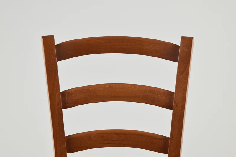Sedia modello Venice con robusta struttura in legno di faggio e seduta in legno massello