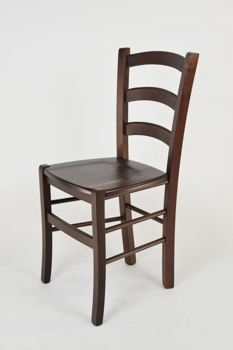Sedia modello Venice con robusta struttura in legno di faggio e seduta in legno massello