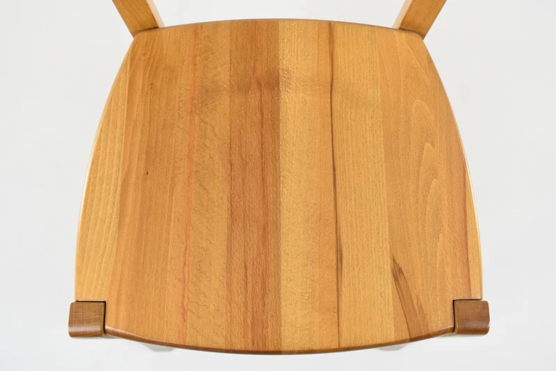 Sedia modello Venice con robusta struttura in legno di faggio e seduta in legno massello