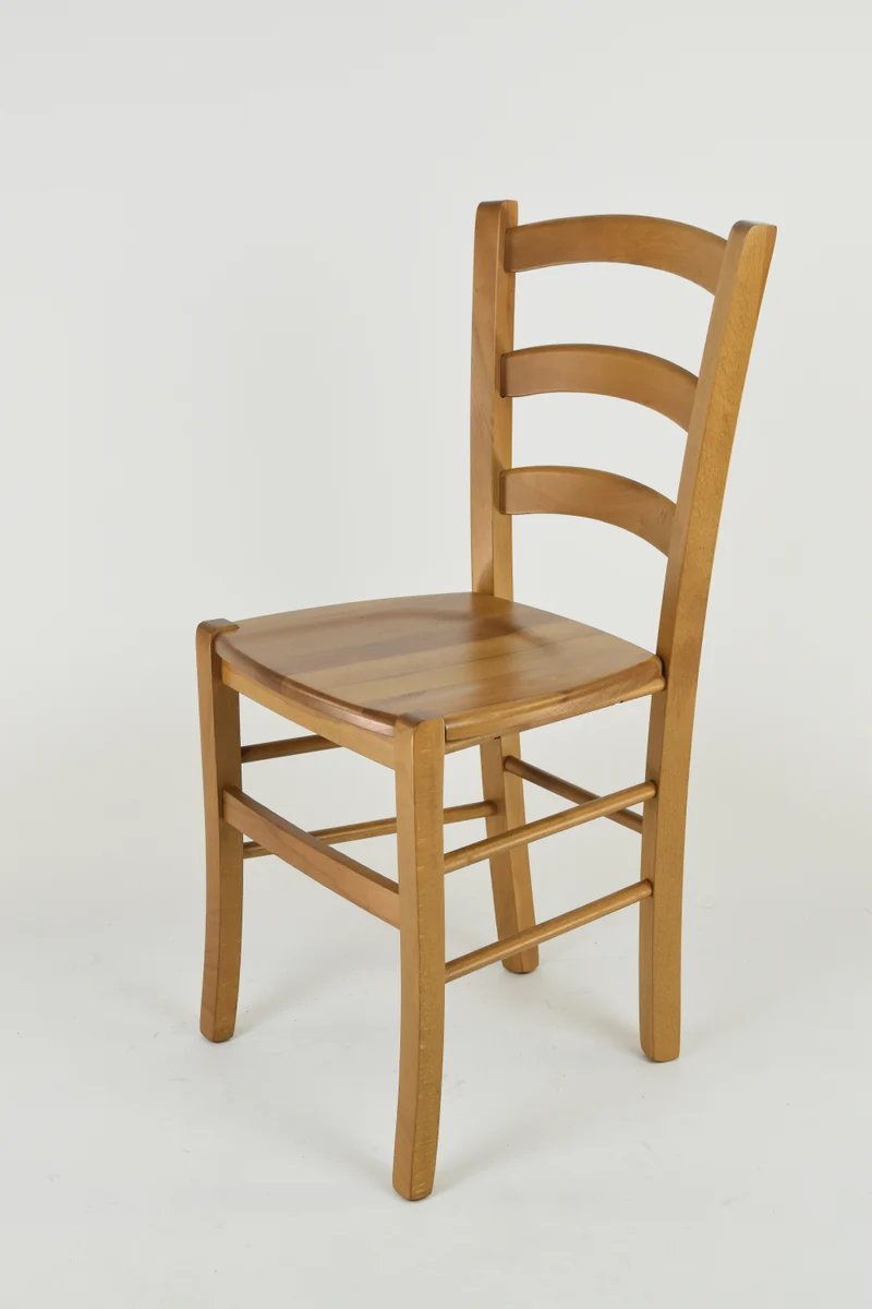 Sedia modello Venice con robusta struttura in legno di faggio e seduta in legno massello