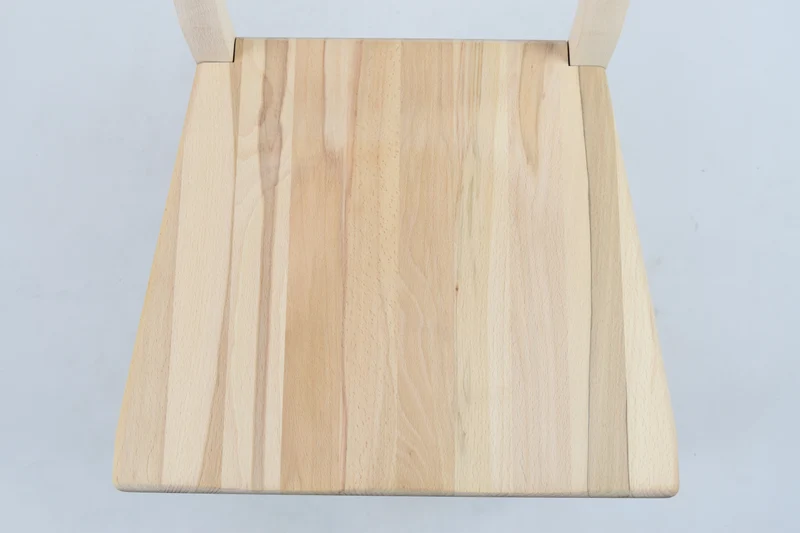 Set sedie modello Artemisia con robusta struttura in legno di faggio levigato, non trattato, 100% naturale e seduta in legno