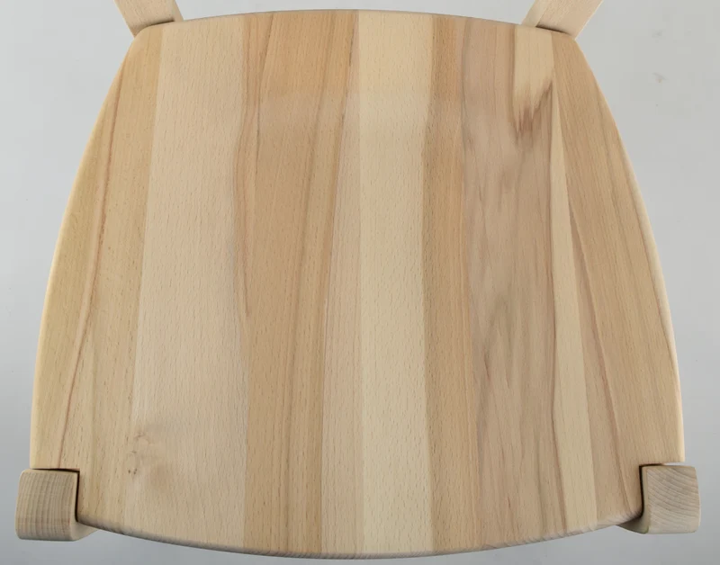 Set sedie modello Cross con robusta struttura in legno di faggio levigato, non trattato, 100% naturale e seduta in legno